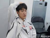 乐鱼体育app-LPL季中赛迎来首败！圣枪哥沦为突破口，观众：Tabe选Bin是对的