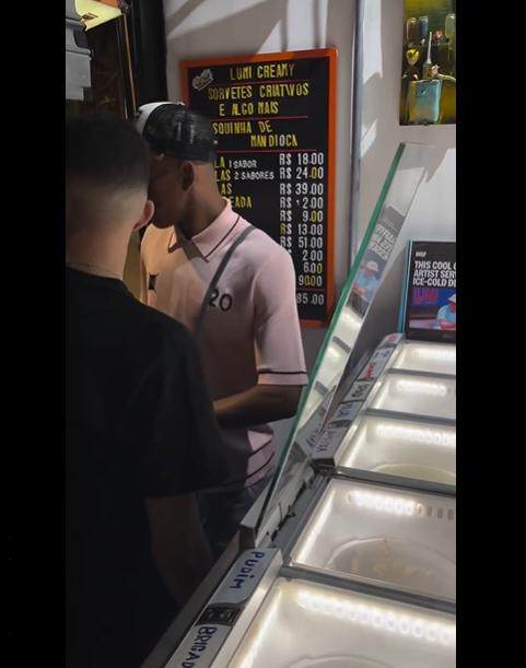 17岁天才拉明·亚马尔与内马尔巴西度假引争议！西班牙主帅霸气回应：他需要享受生活的简单介绍