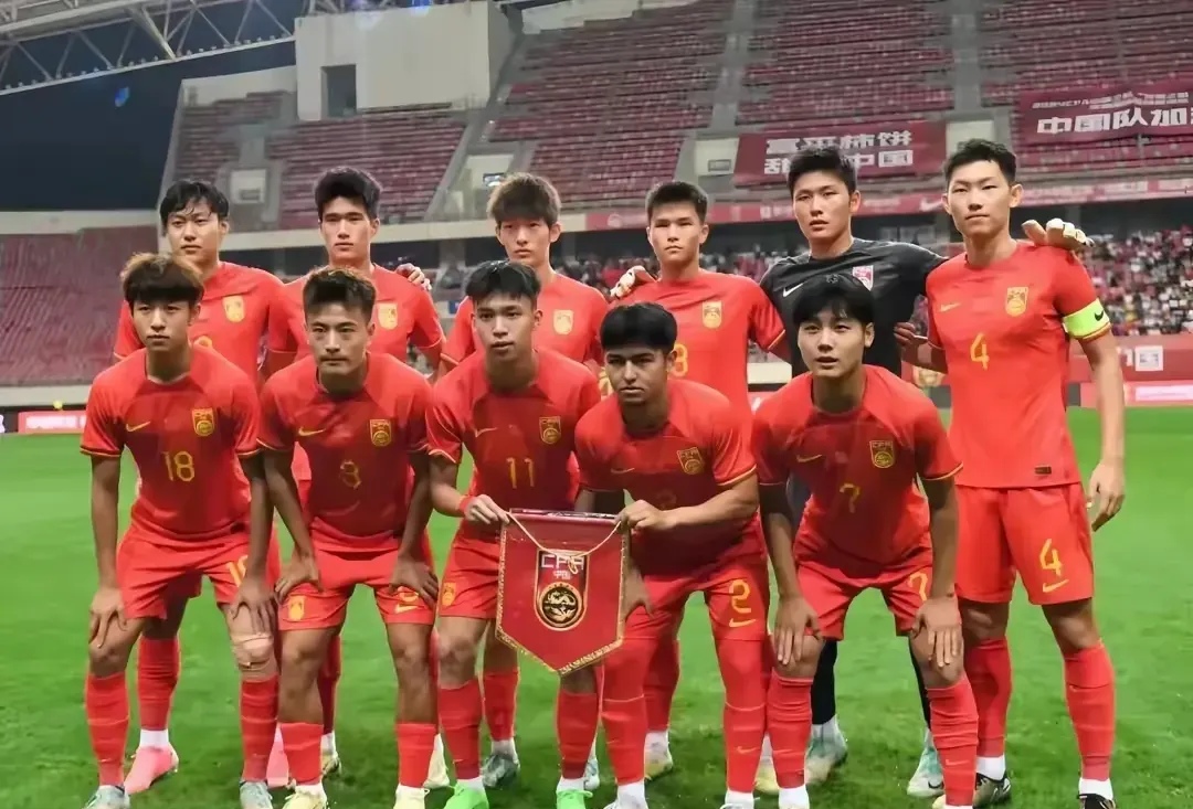 包含国足1-0中国香港获东亚杯第三黄政宇建功的词条