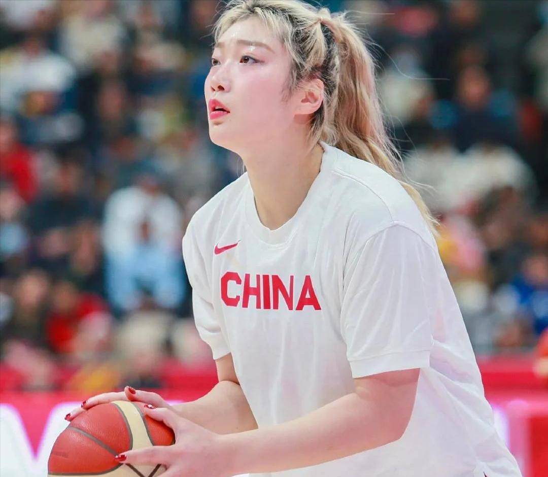 关于女篮三分被日本完爆想念李梦？名记力挺宫鲁鸣“开除”勒布的信息