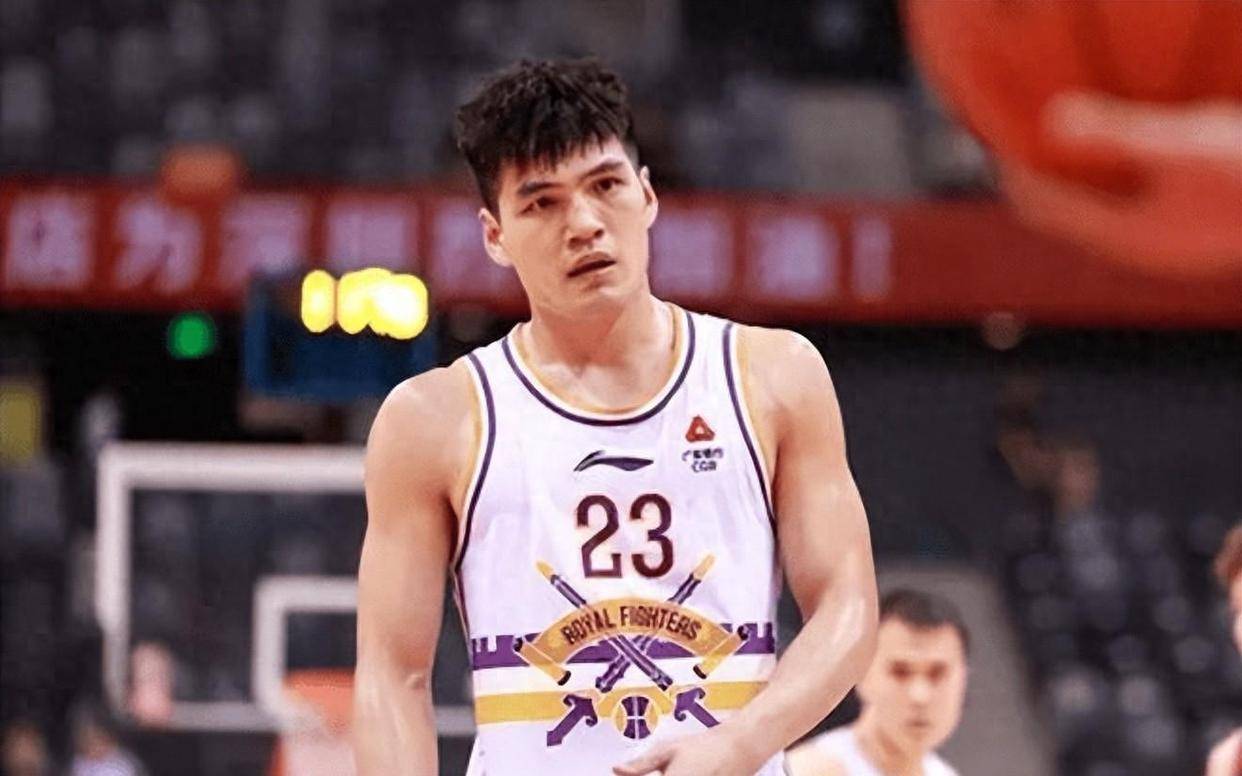 关于广东欲签陈国豪破产后续：北控计划匹配合同“被动留队”前的信息